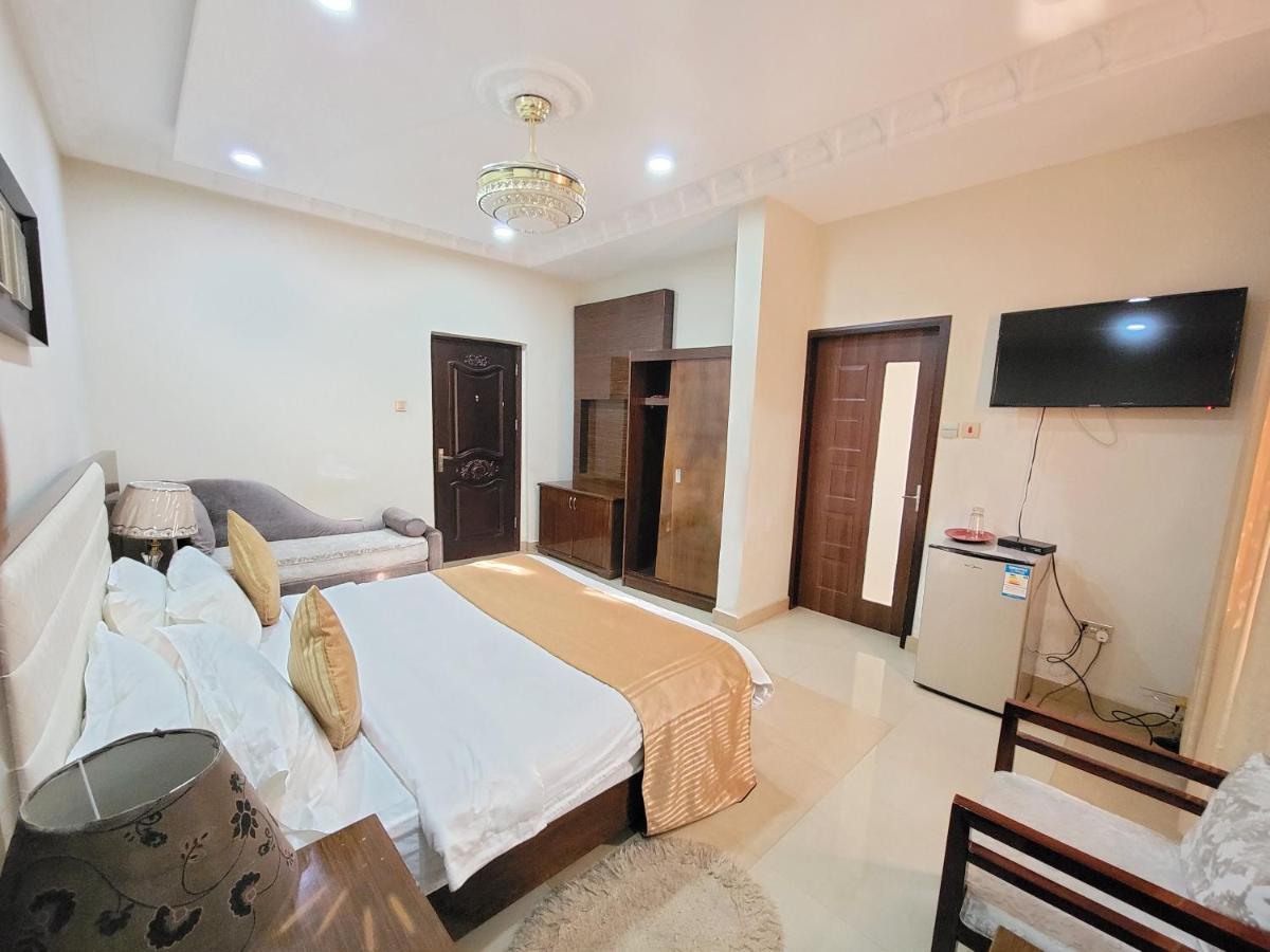 Afri-Royal Hotel Accra Bagian luar foto