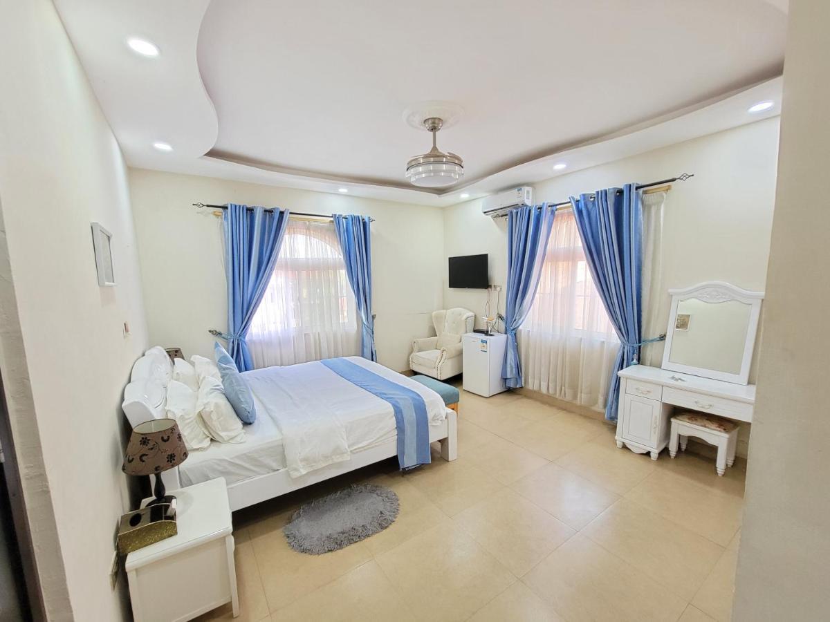 Afri-Royal Hotel Accra Bagian luar foto