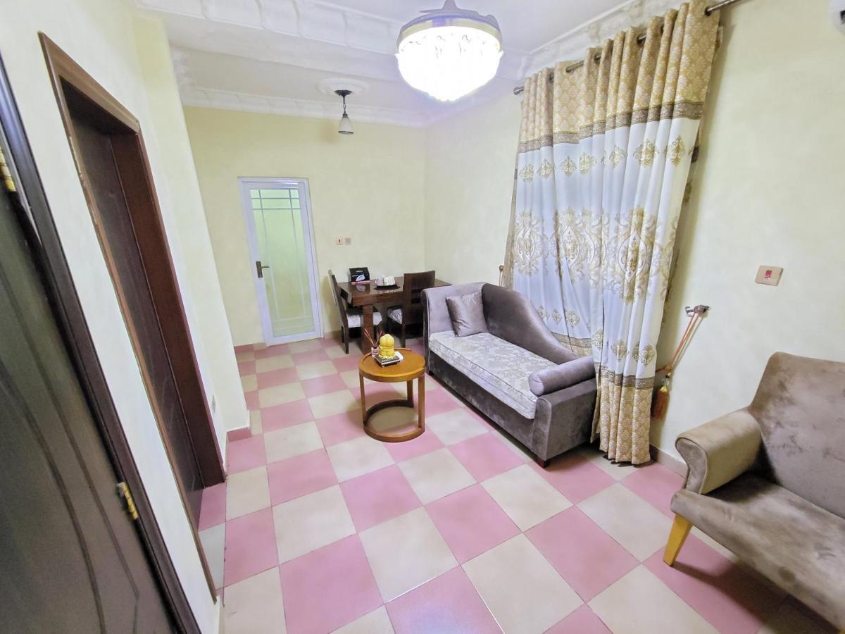 Afri-Royal Hotel Accra Bagian luar foto